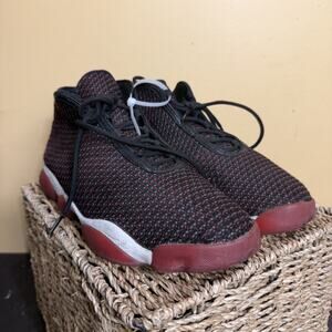 Air Jordan Horizon 'Bred' Men’s Size 9.5 Black/Gym/Red 823581-001